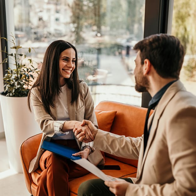 Beratung Handschlag 300x300.jpg